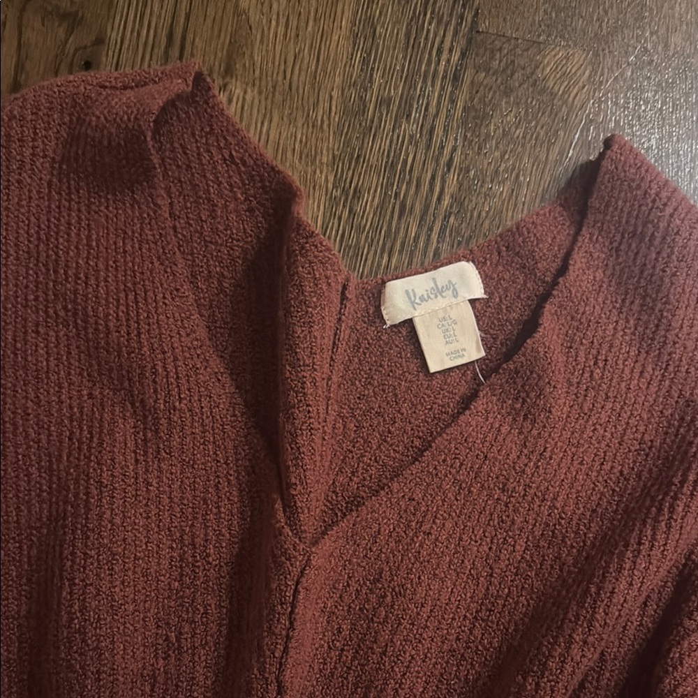 Fall V-Neck Sweater Deep Rust 🍁 - Picture 2 of 2
